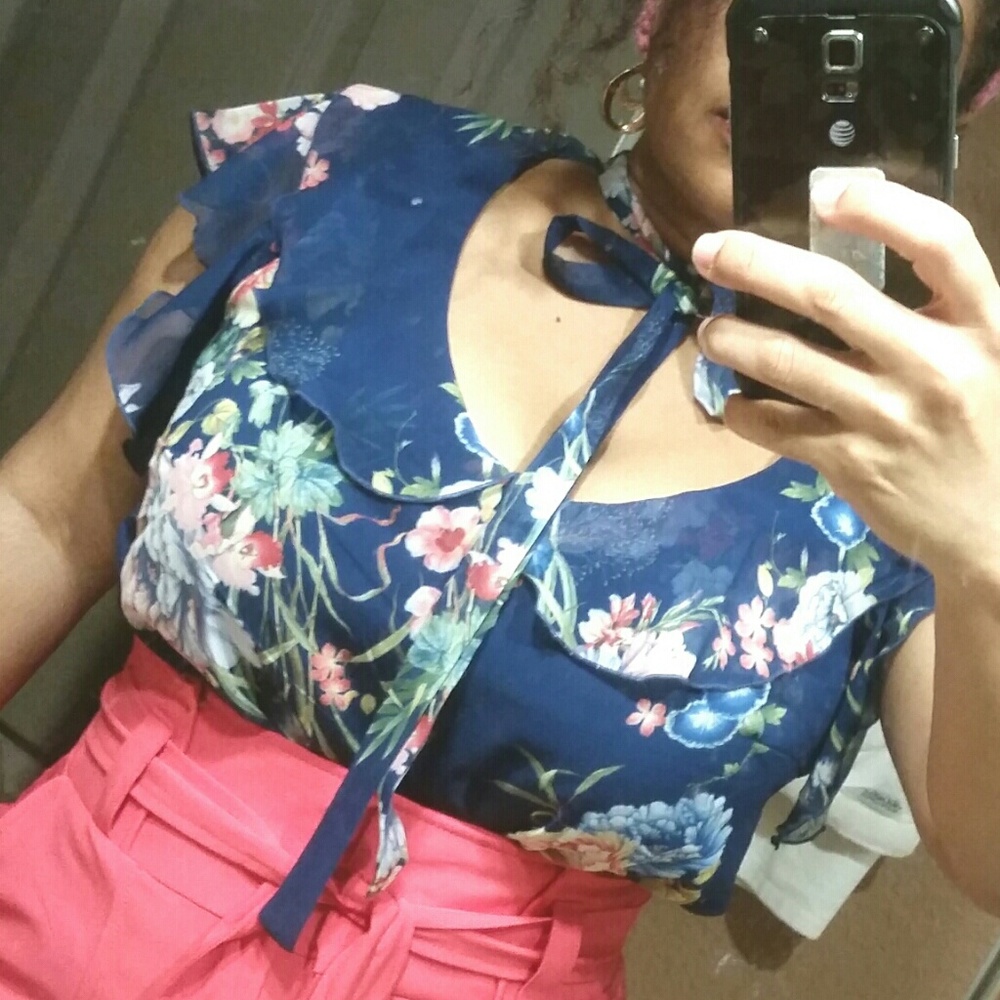 NEW YORK & COMPANY FLORAL TIE NECK TOP - MED..NWT!